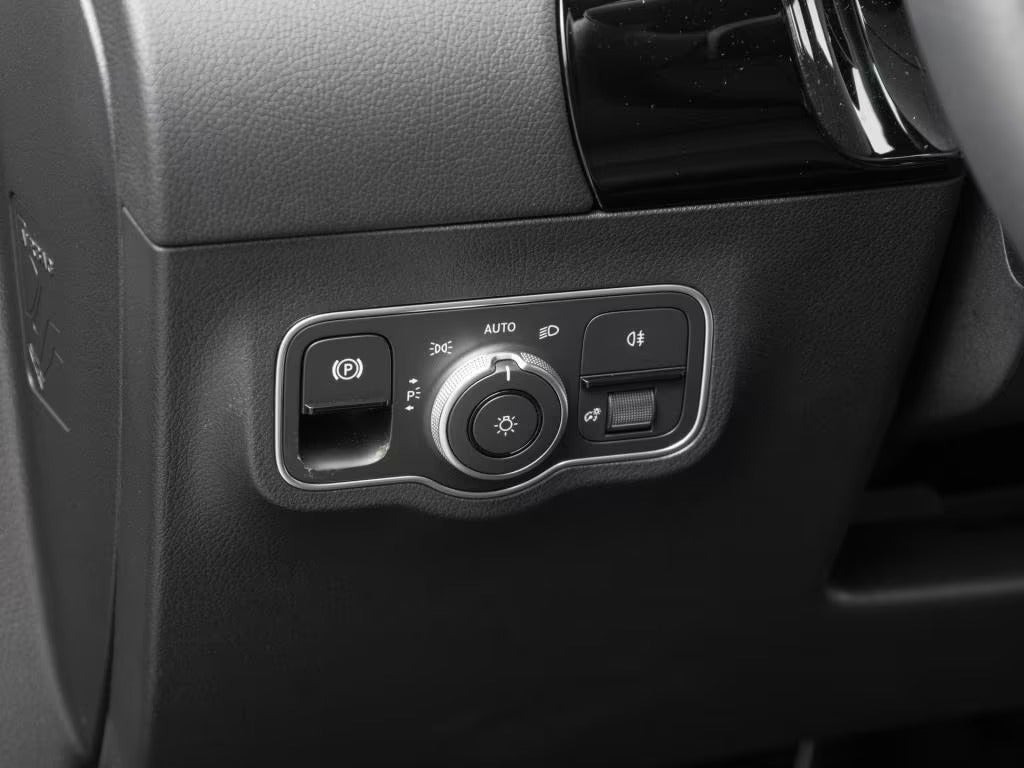 Grå Mercedes EQA300 fra 2024