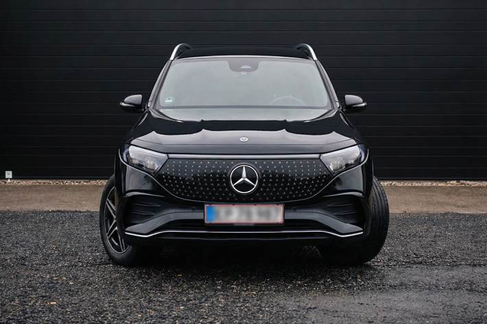 Sort Mercedes EQB250+ fra 2024
