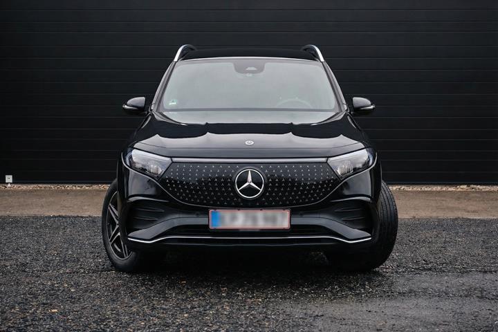 Sort Mercedes EQB250+ fra 2024