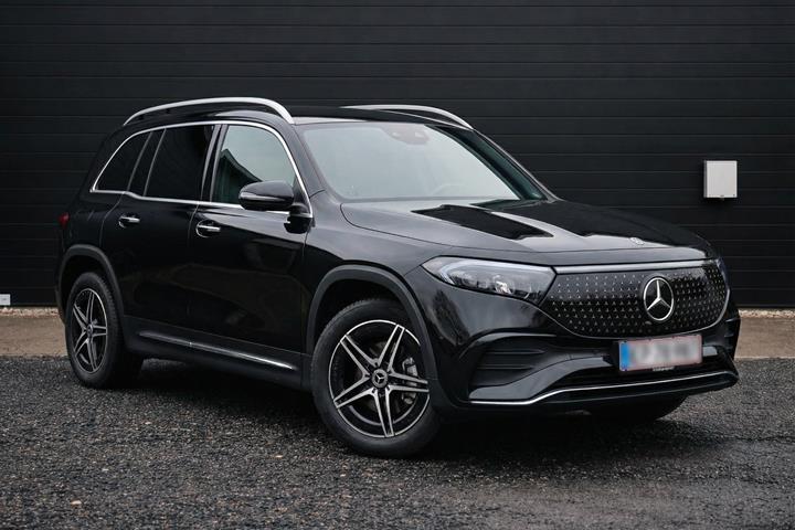 Sort Mercedes EQB250+ fra 2024