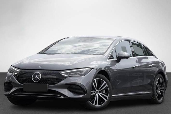 Grå Mercedes EQE300 fra 2025