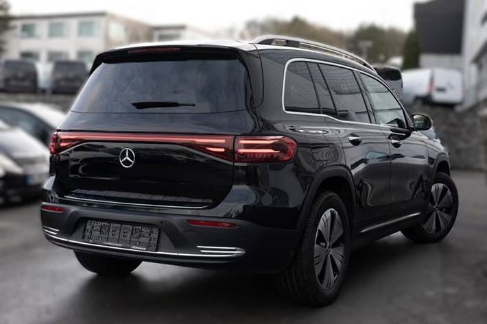 Grå Mercedes EQB250+ fra 2025