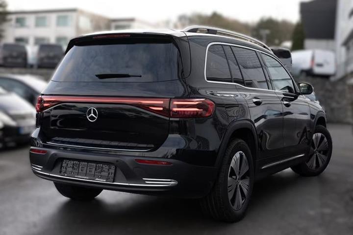 Grå Mercedes EQB250+ fra 2025