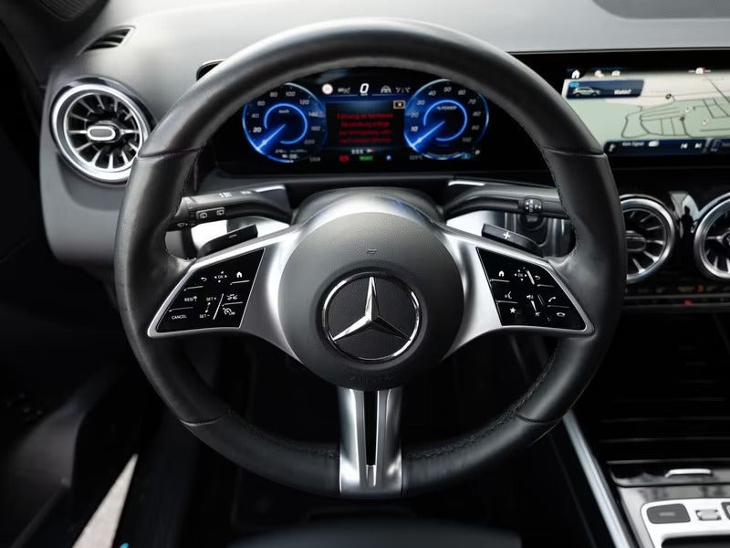 Grå Mercedes EQB250+ fra 2025