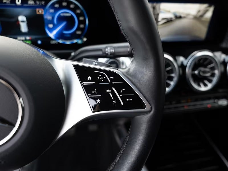 Grå Mercedes EQB250+ fra 2025