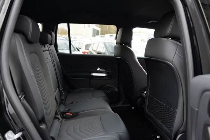 Grå Mercedes EQB250+ fra 2025