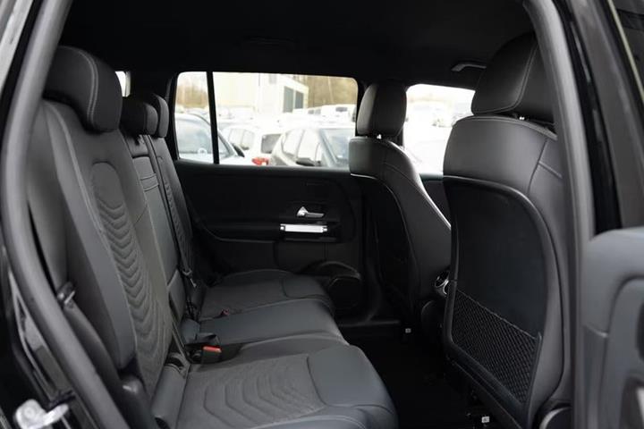 Grå Mercedes EQB250+ fra 2025