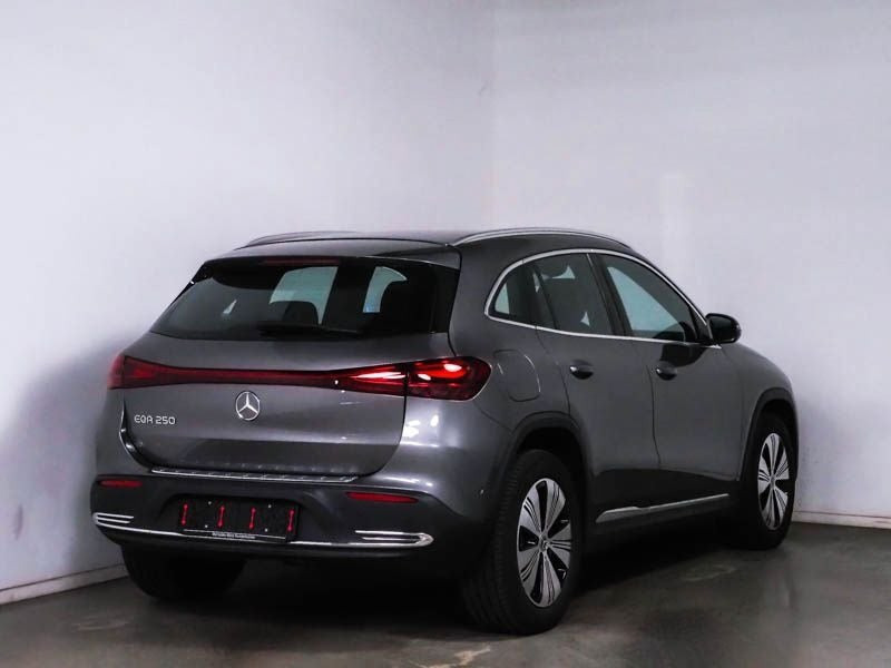 Hvid Mercedes EQA250+ fra 2025