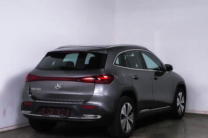 Hvid Mercedes EQA250+ fra 2025