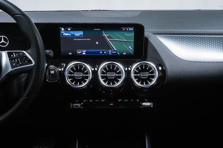 Hvid Mercedes EQA250+ fra 2025
