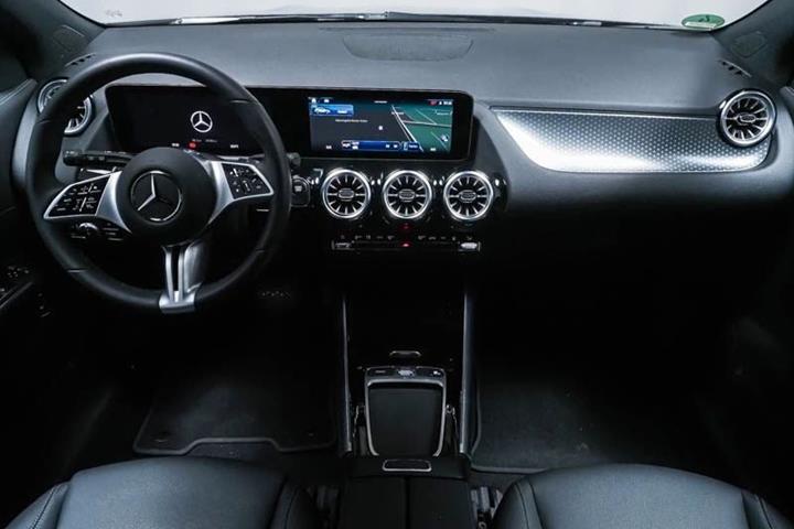 Hvid Mercedes EQA250+ fra 2025