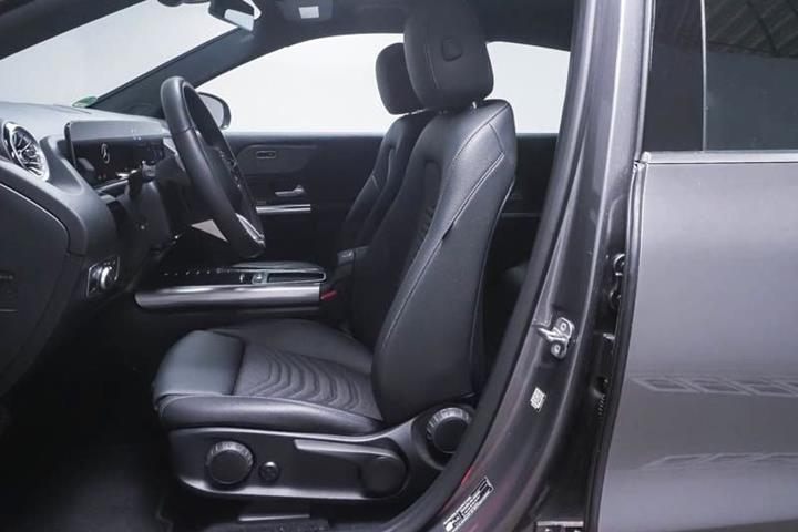 Hvid Mercedes EQA250+ fra 2025