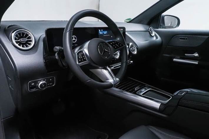 Hvid Mercedes EQA250+ fra 2025