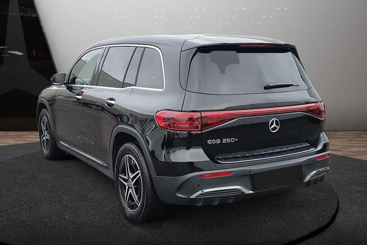 Sort Mercedes EQB250+ fra 2024