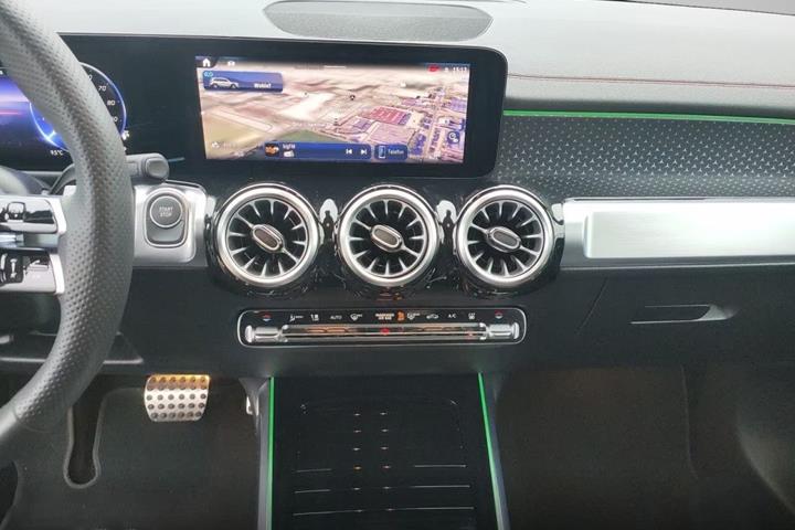 Sort Mercedes EQB250+ fra 2024