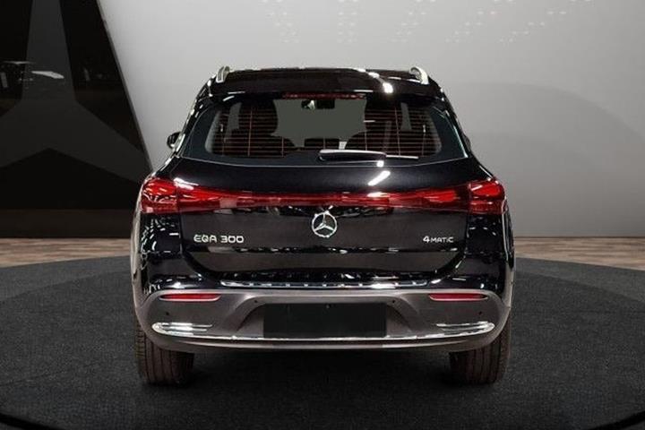 Sort Mercedes EQA300 fra 2024