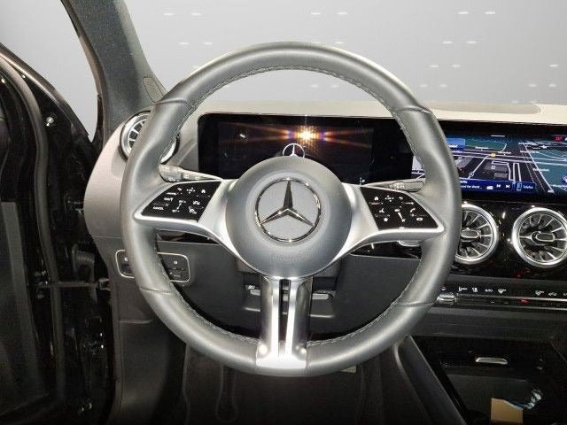 Sort Mercedes EQA300 fra 2024