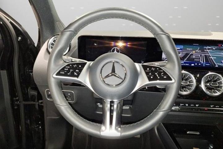 Sort Mercedes EQA300 fra 2024