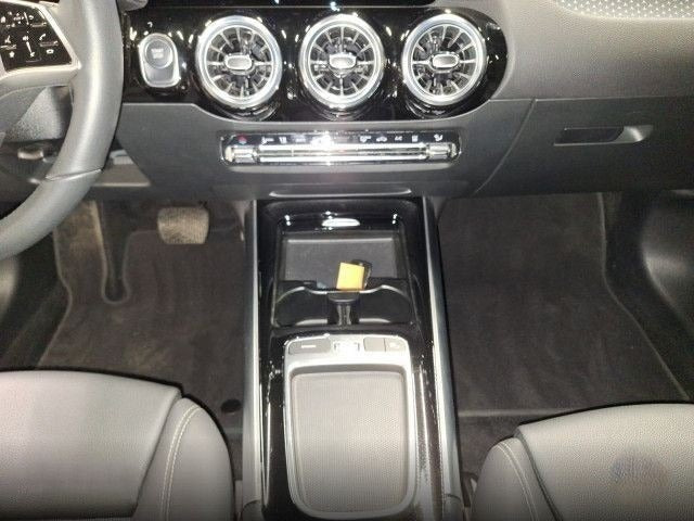 Sort Mercedes EQA300 fra 2024