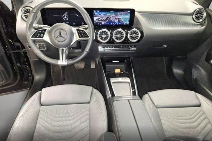 Sort Mercedes EQA300 fra 2024