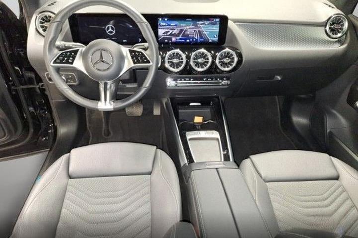 Sort Mercedes EQA300 fra 2024