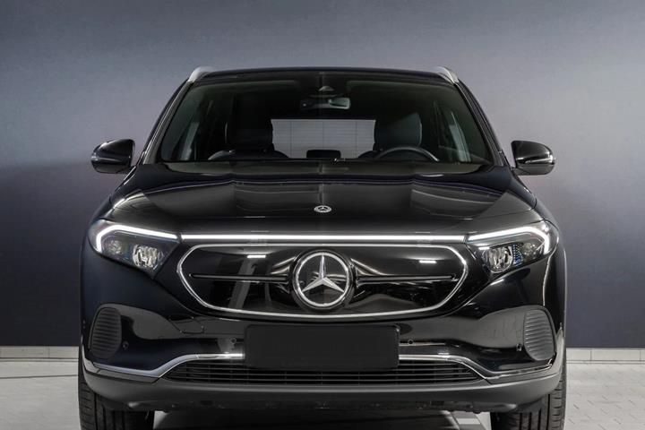 Sort Mercedes EQA250 fra 2023