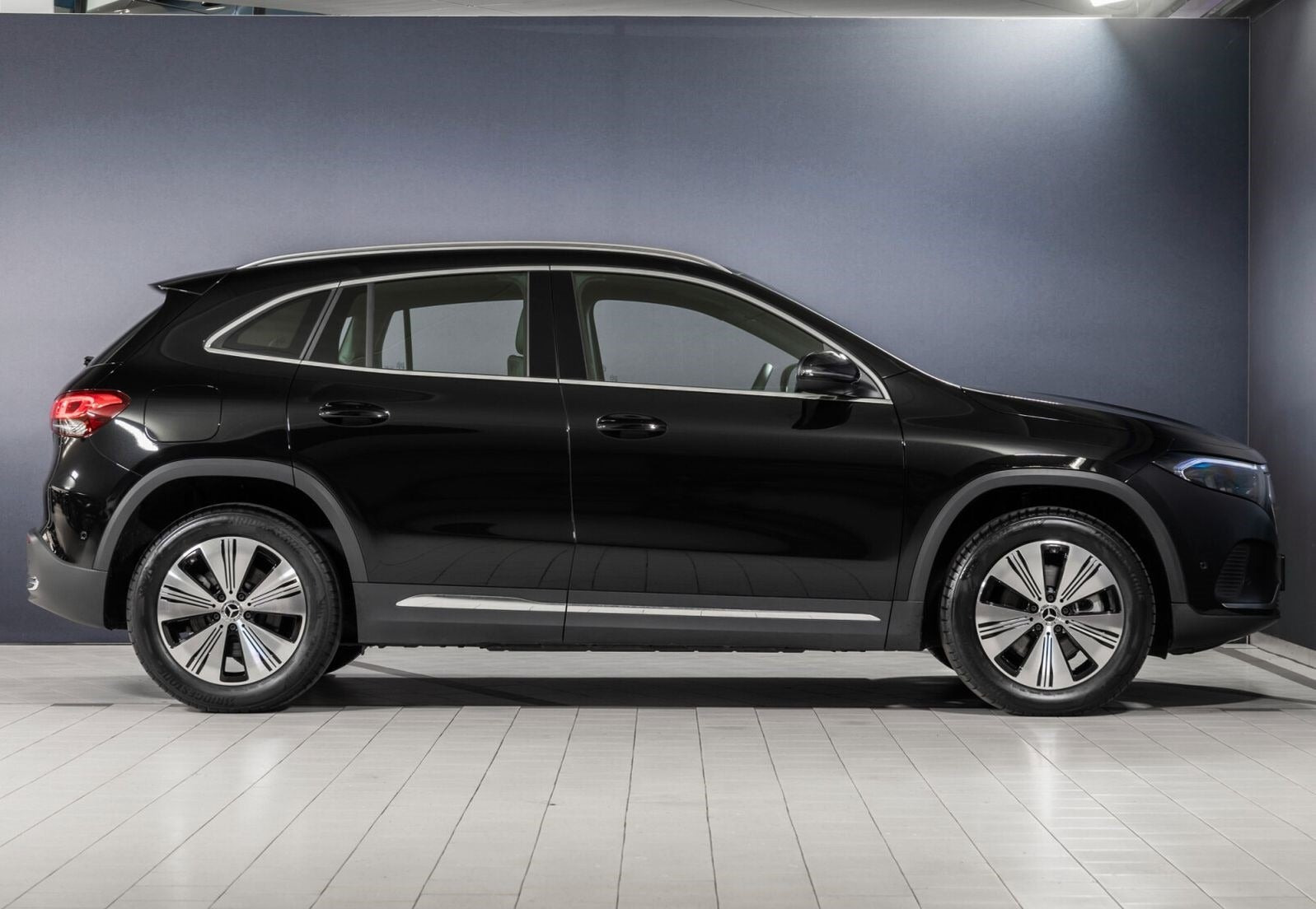 Sort Mercedes EQA250 fra 2023