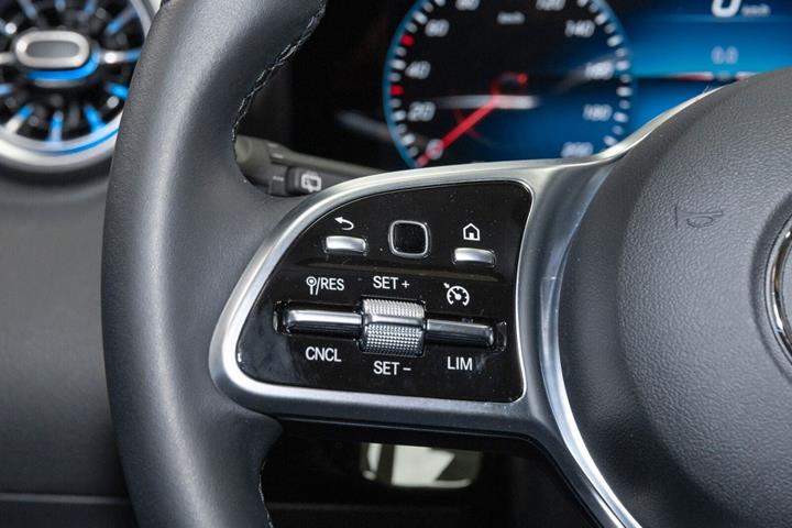 Sort Mercedes EQA250 fra 2023
