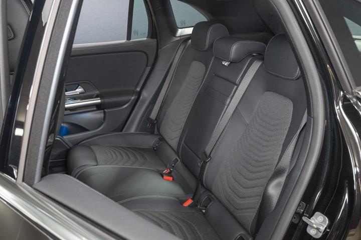 Sort Mercedes EQA250 fra 2023