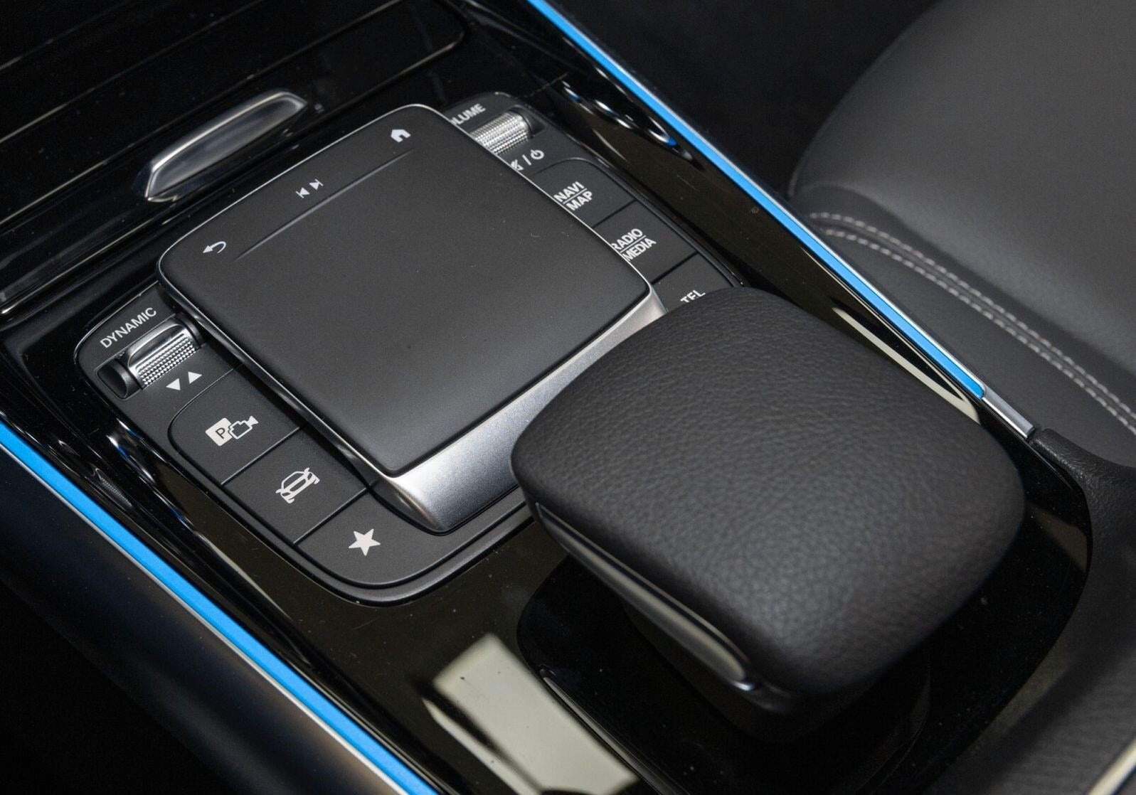 Sort Mercedes EQA250 fra 2023