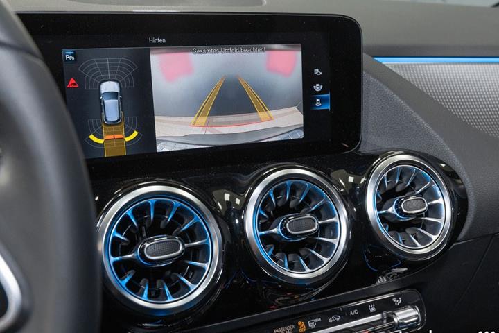 Sort Mercedes EQA250 fra 2023