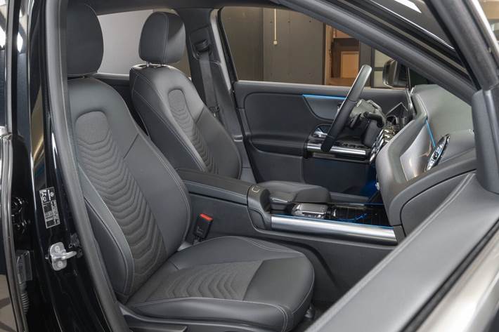 Sort Mercedes EQA250 fra 2023