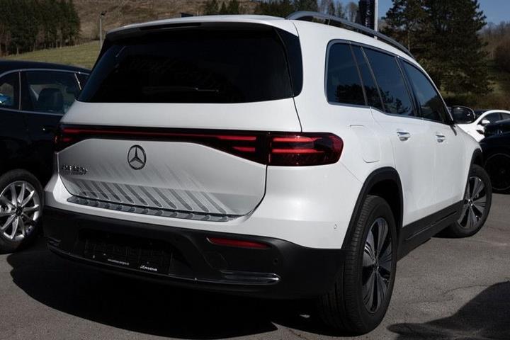 Sort Mercedes EQB250+ fra 2025