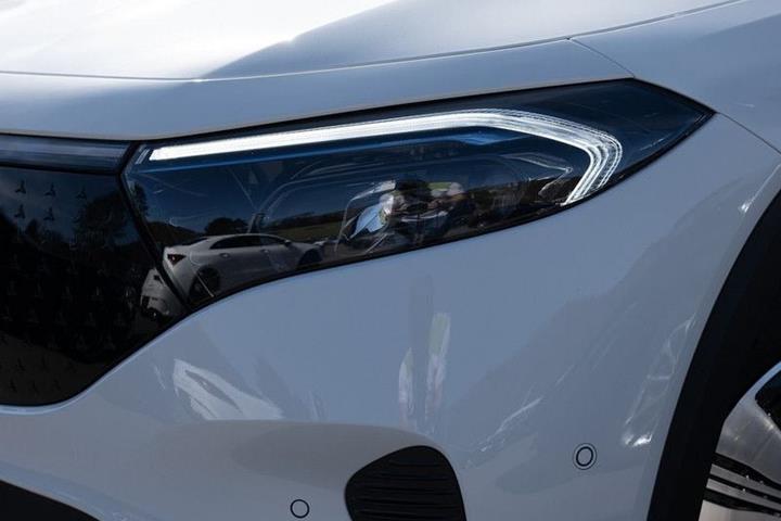 Sort Mercedes EQB250+ fra 2025