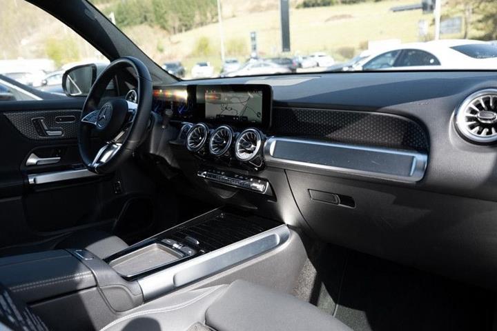 Sort Mercedes EQB250+ fra 2025