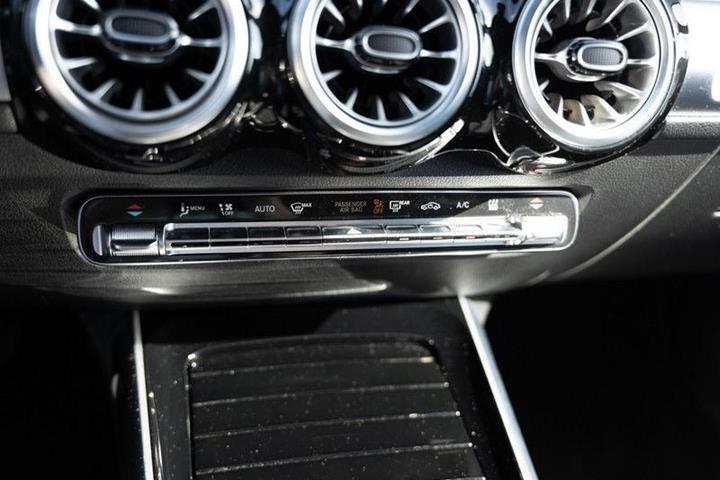 Sort Mercedes EQB250+ fra 2025