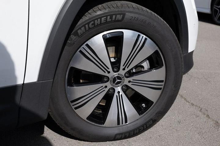 Sort Mercedes EQB250+ fra 2025