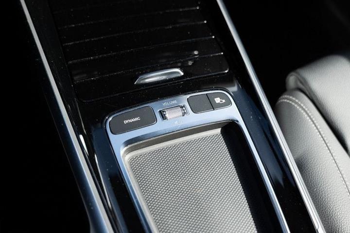 Sort Mercedes EQB250+ fra 2025