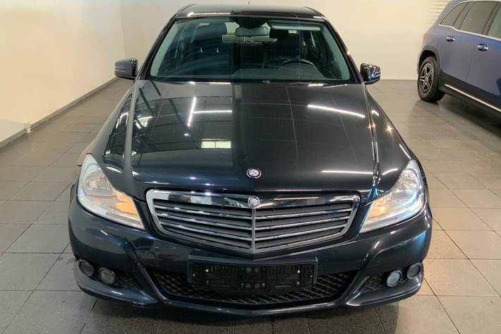Sort Mercedes C180 fra 2011