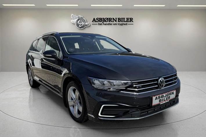 Grå VW Passat fra 2020