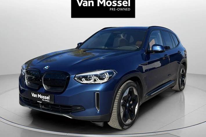 Blå BMW iX3 fra 2021
