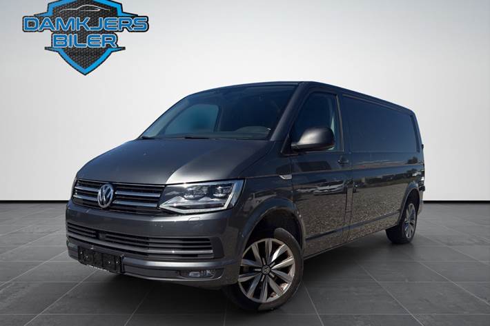 Grå VW Transporter fra 2018 set udefra