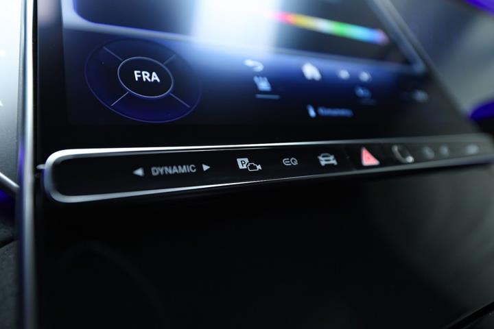 Sølv Mercedes EQE350 SUV fra 2025