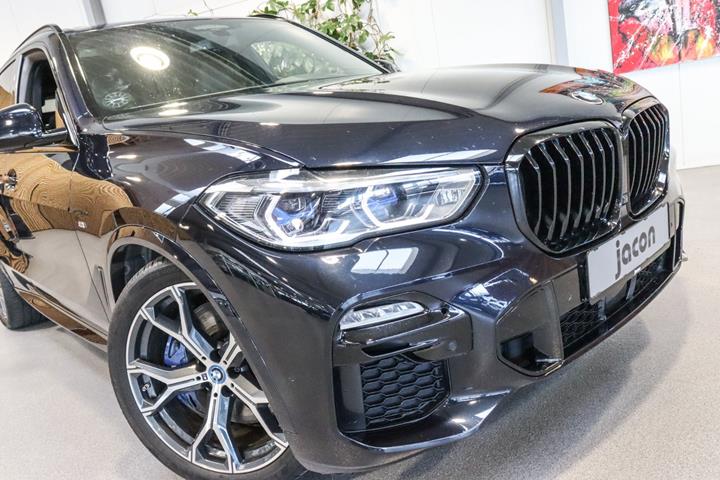 Sort BMW X5 fra 2022