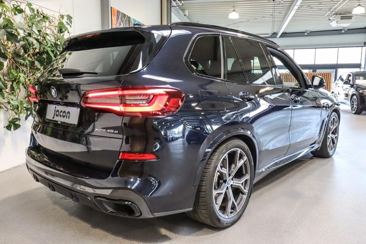 Sort BMW X5 fra 2022