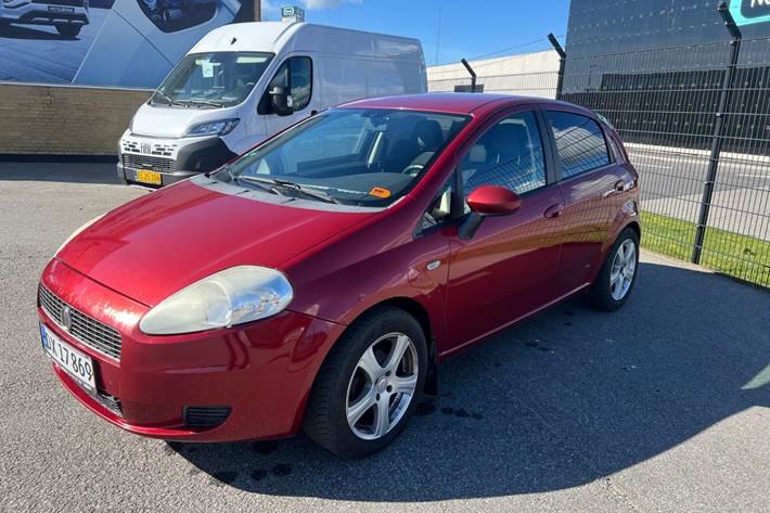 Grå Fiat Punto fra 2007