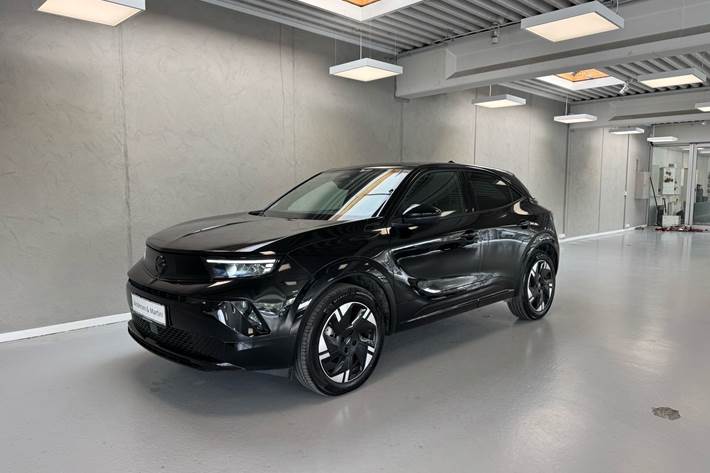 Sort Opel Mokka-e fra 2025
