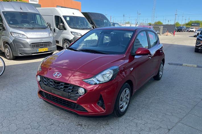 Rød Hyundai i10 fra 2020
