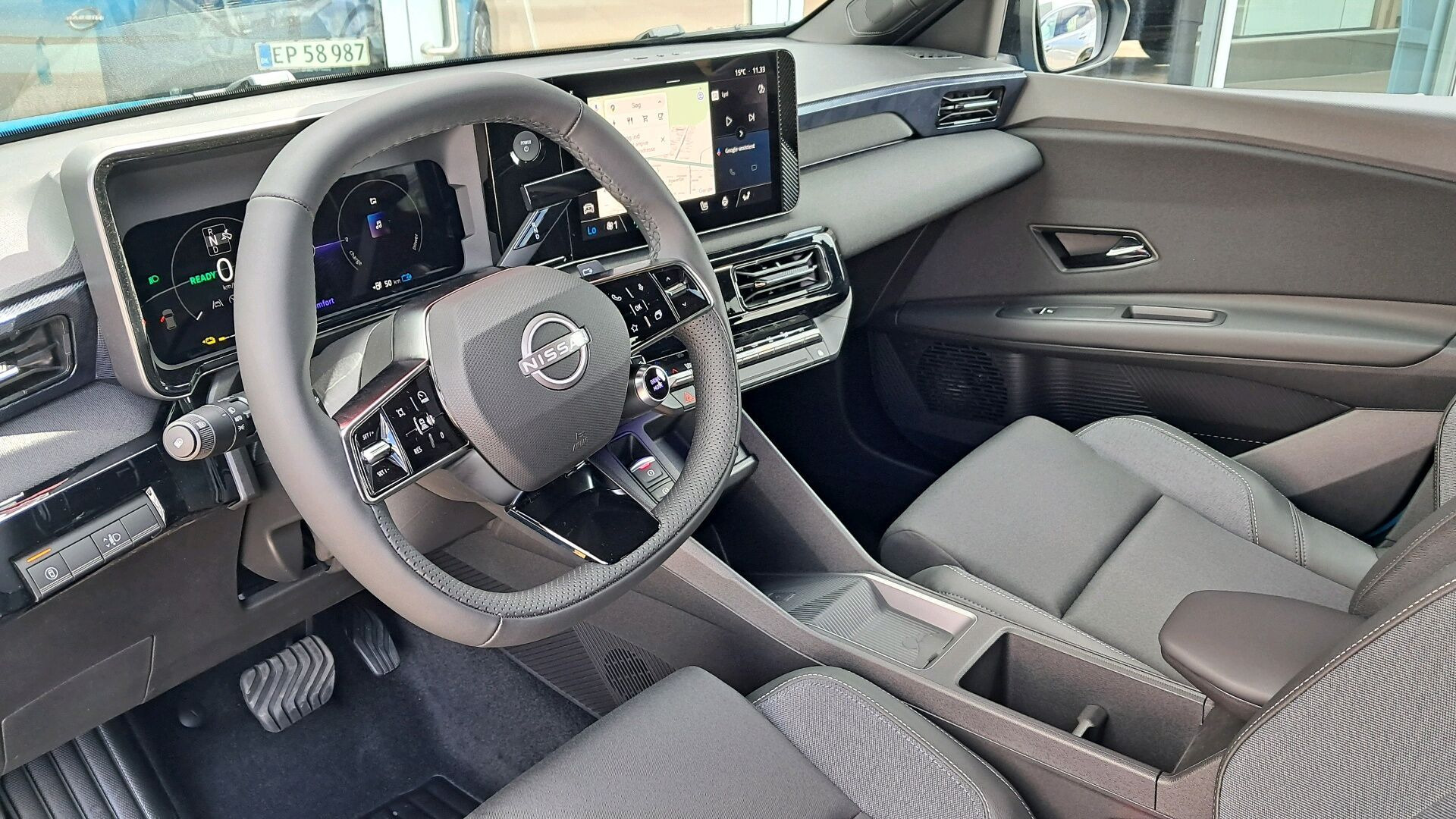 Blå Nissan Micra fra 2025