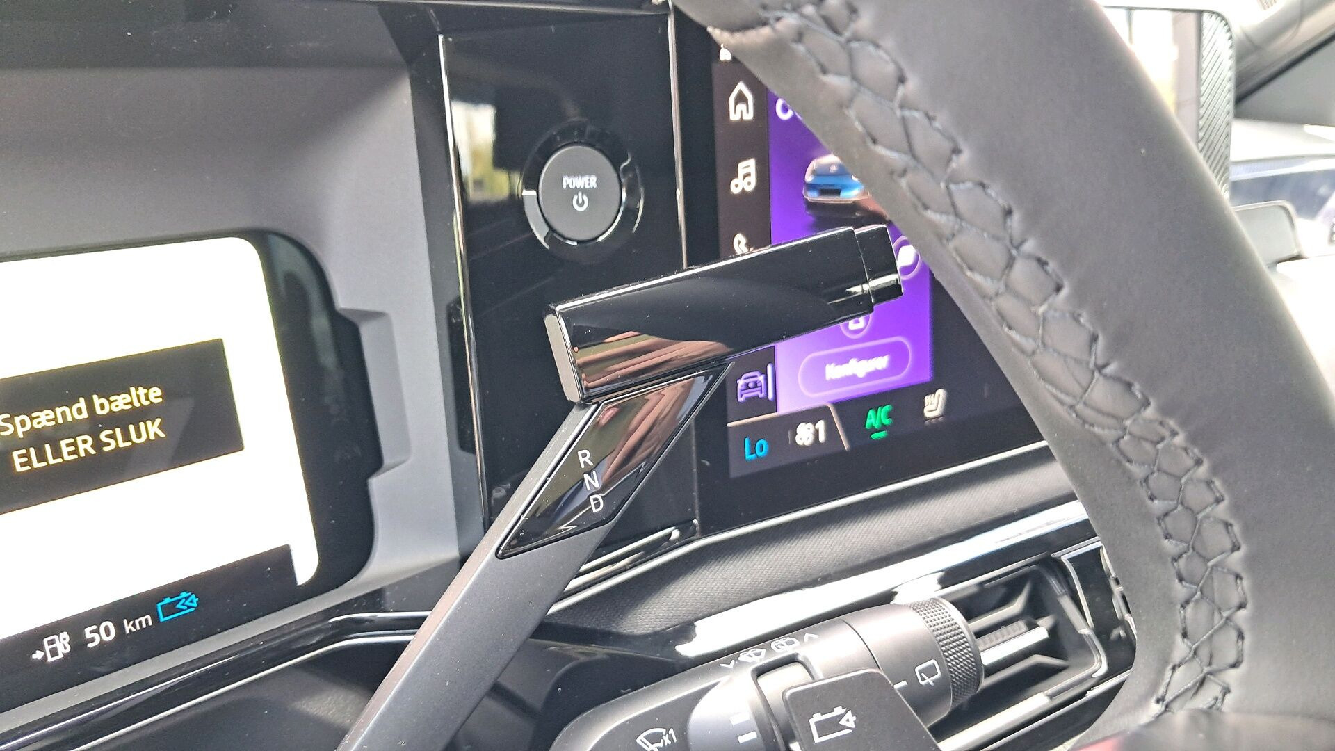 Blå Nissan Micra fra 2025